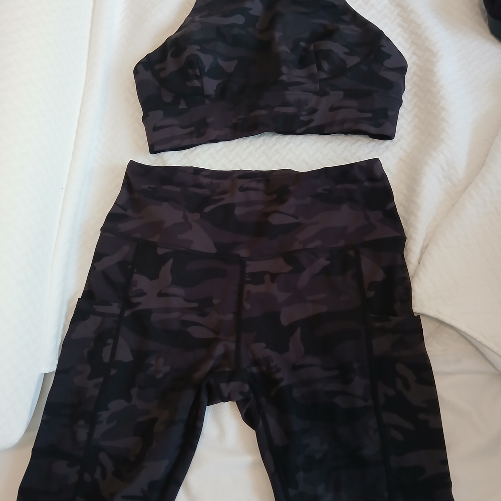 I Live For LEGGINGS Dark Camo Activewear Set Size 6